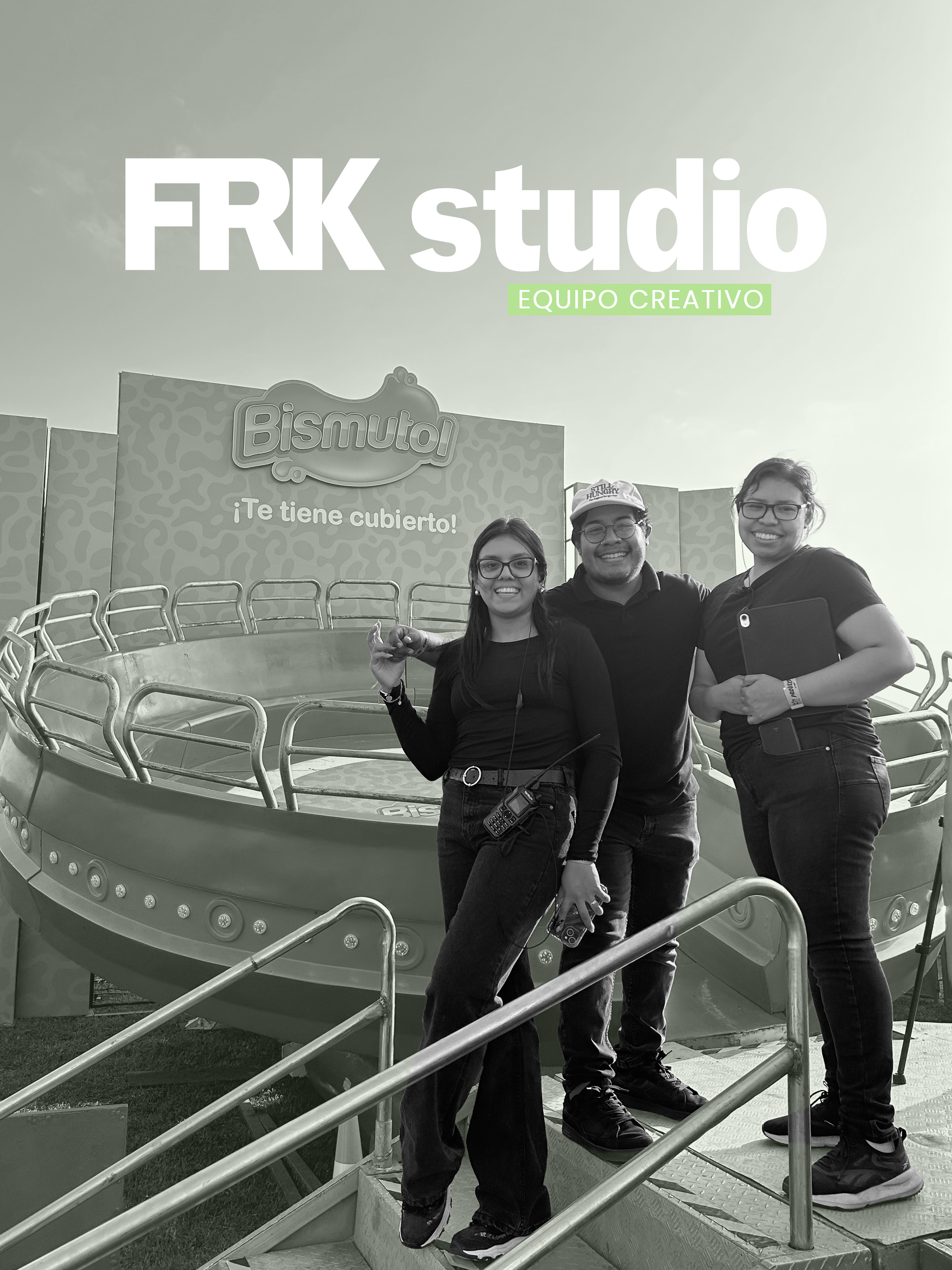 Equipo de FRK Studio en activación de marca con photobooth