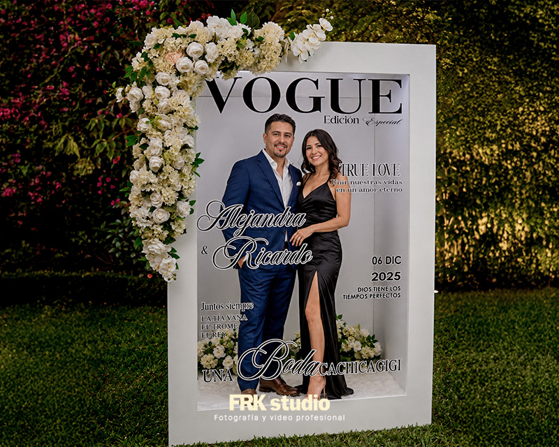 Caja Vogue fotobooth elegante para eventos en Lima — FRK Studio
